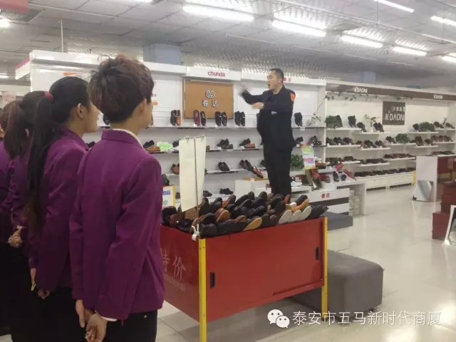 新時代商廈五馬店利用歡樂周五進行士氣展示比賽！