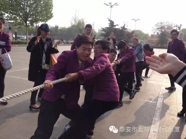 青春不言敗，愛(ài)拼才會(huì)贏。五馬店春季拔河比賽實(shí)況記錄！